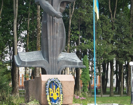 Миколаїв. Пам'ятники